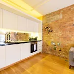 Central Soho Loft With A C & Concierge